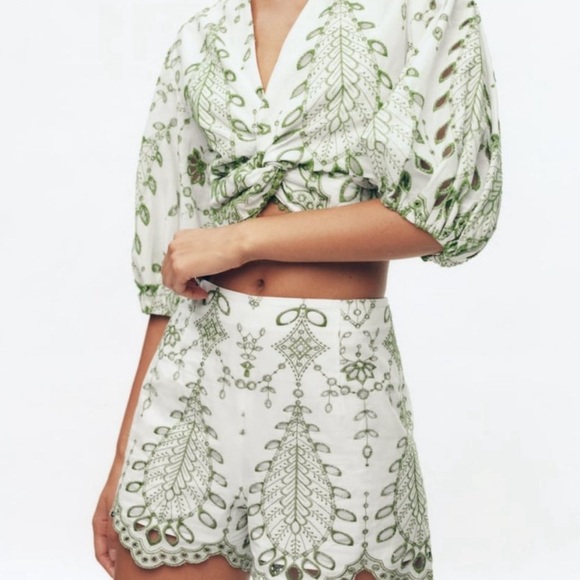 Embroidered shorts - Picture 1 of 4